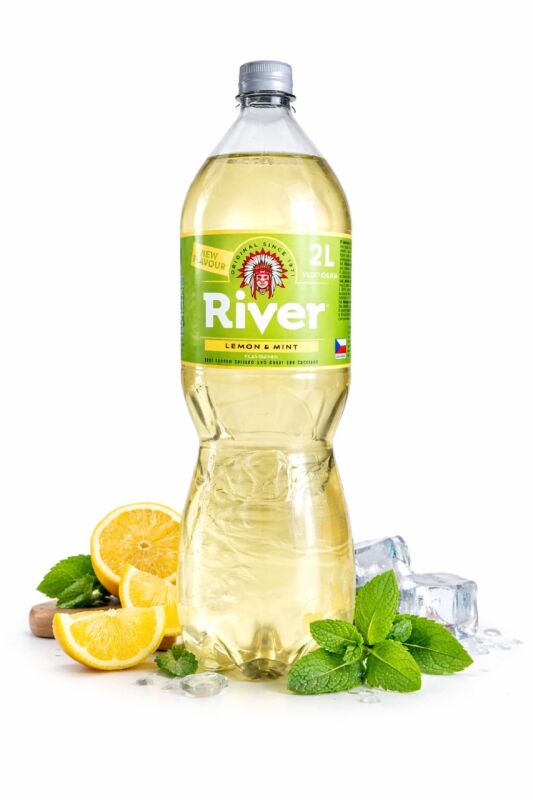 River s příchutí citrónu a máty 2L